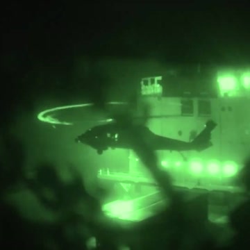 Videoen som ble publisert av det amerikanske forsvaret skal vise bordingen av M/V Touska, et iransk skip i Hormuzstredet. X/@CENTCOM