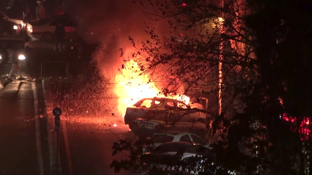Videoen er hentet fra og verifisert av Reuters. De skal være filmet mellom 8. og 9. januar. Videoen hentet fra: Reuters