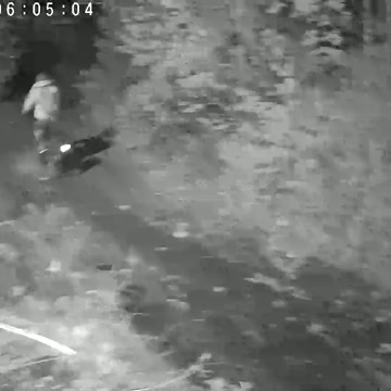 Nina Olsen Holms kamera fanget tyven på eiendommen. Den viser at mannen faller på den stjålne elsykkelen.