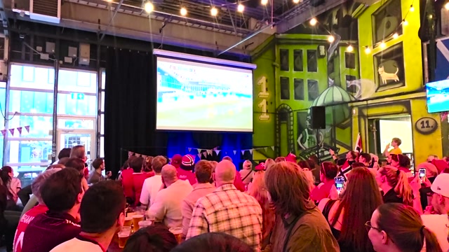 Tydelig skuffelse å spore på Sluppen i Trondheim da Norge bommet på straffe.Foto: Sveinung Bergeton Marvik