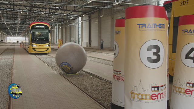 Trikkebowling er en av øvelsene det konkurreres i under EM i Polen. Her demonstrert av arrangøren.Foto: Tram-EM