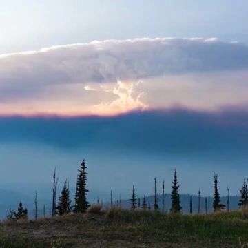Timelapse av en pyrocumulonimbus filmet i Kamloops i British Colombia i 2021. Canada er at av landene hvor fenomenet er observert flere ganger.Foto: @AlpineLifer
