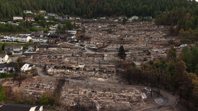 116 boliger er totalødelagt etter brannen som herjet i boligområdet i Krokstadelva forrige helg. Dag Robert Johansen / NRK