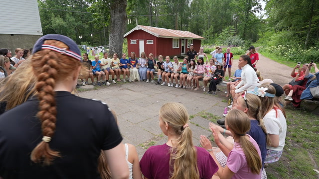 Barna skal være 12 dager på Hudøy.FOTO: FREDRIK PEDERSEN / NRK