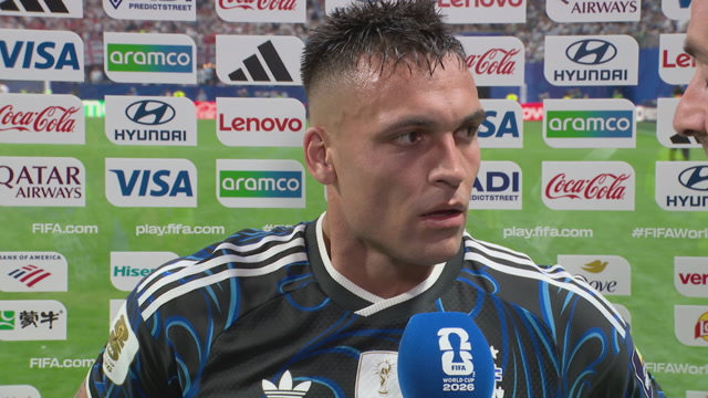 MYE FØLELSER: Matchvinner Lautaro Martínez var tydelig rørt etter kampen. Fifa