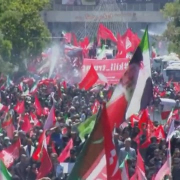 Torsdag ankom Ali Khameneis levninger hans fødeby Mashhad.